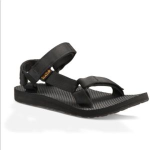 NIB women’s Black Teva sandals size 8